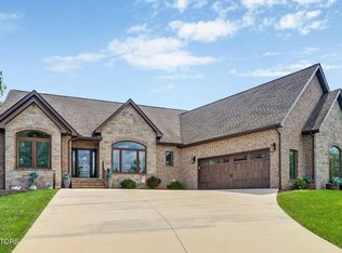 211 Forest Hill Dr, Fairfield Glade, TN 38558