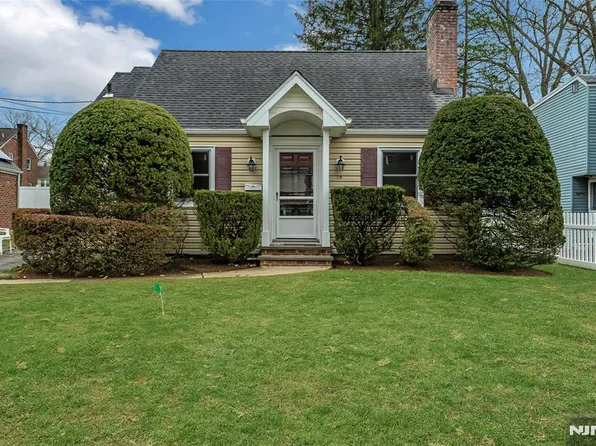 14 Porter Ave, Tenafly, NJ 07670