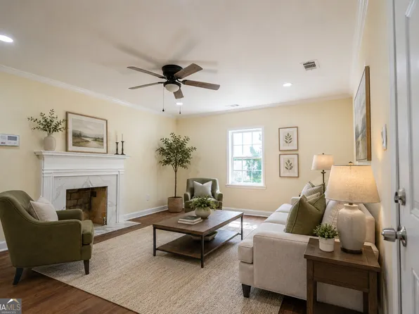 466 Lake Dr, Hapeville, GA 30354