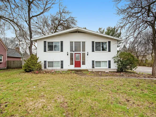 1010 52nd St SE, Kentwood, MI 49508
