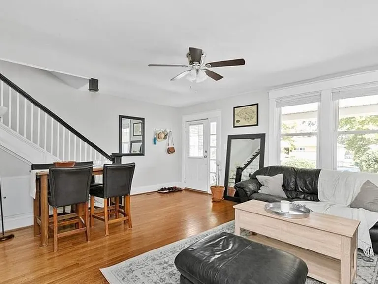 2224 Seminary Ave — Photo 5