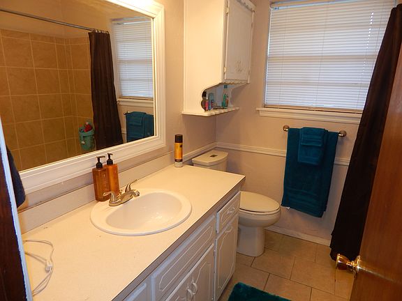 5th image of 300 Tanglewood Dr