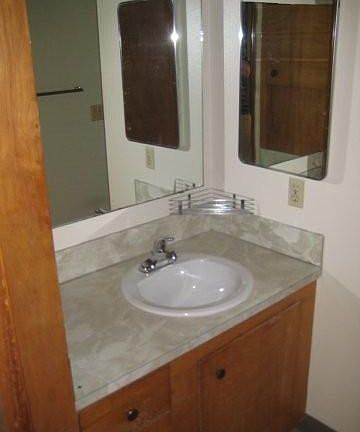 Harvard 103 bathroom