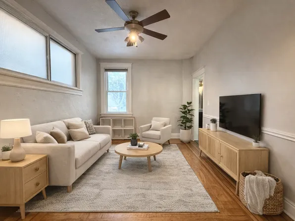 12 Senator Ave, Hamilton, ON L8L 1Z4