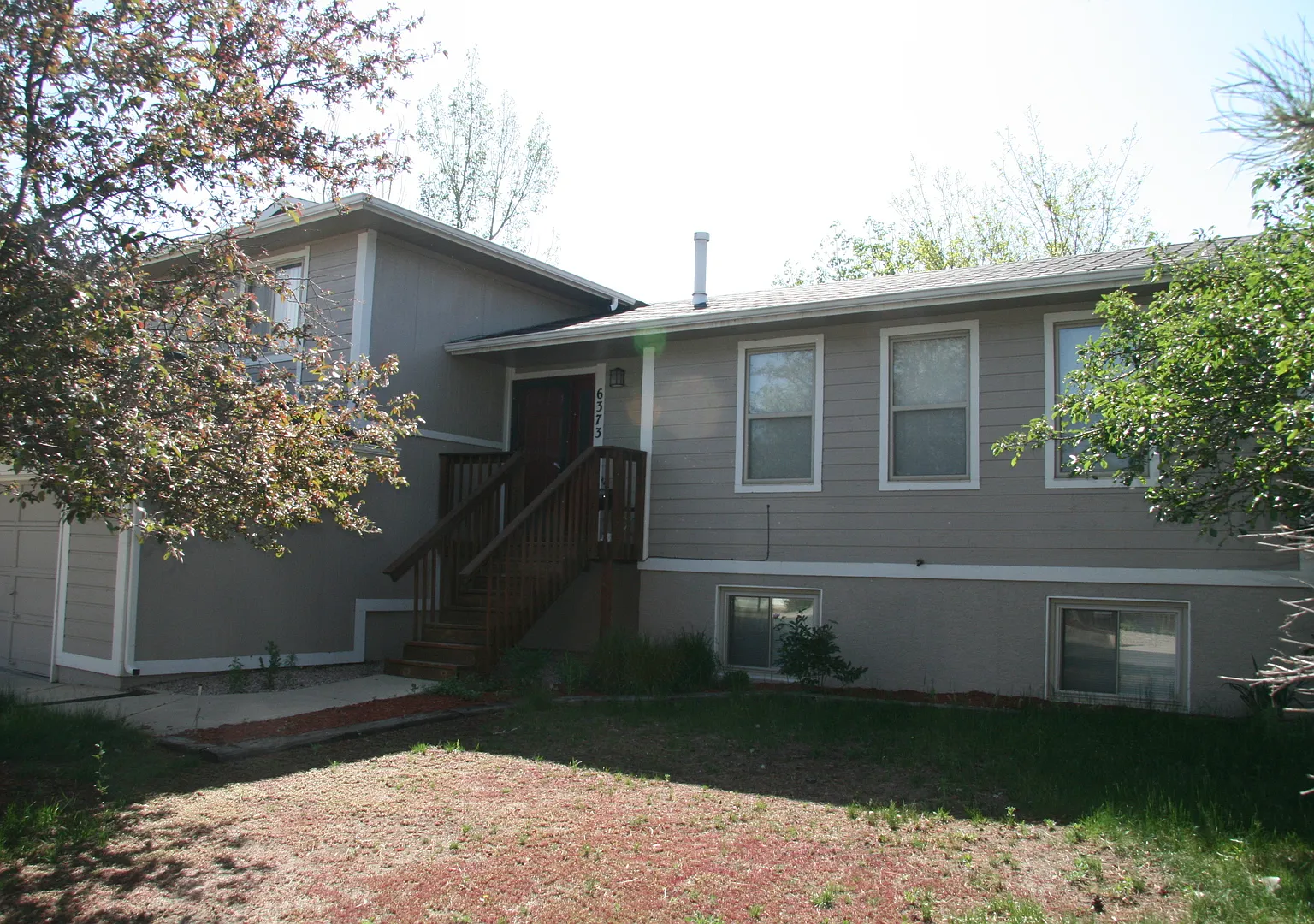 Lovely 4 bedroom home in Northeast Colorado Springs! — Photo 1