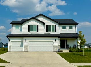 201 Creekside Dr SW, Bondurant, IA 50035