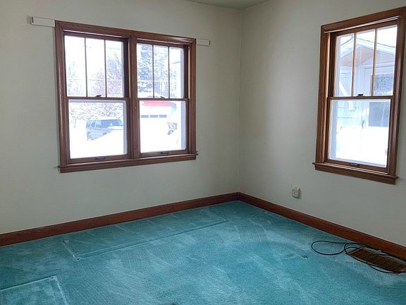 5th image of 221 Diamond St