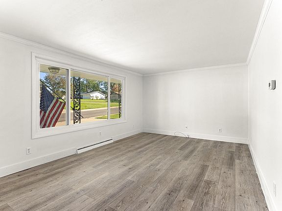 5th image of 610 Oakwood Ln