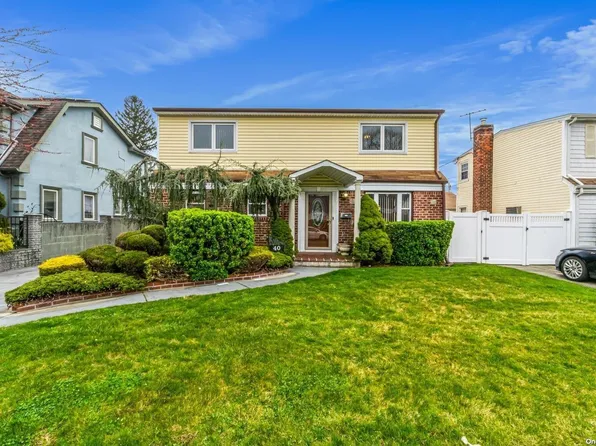 40 Essex Road, Elmont, NY 11003