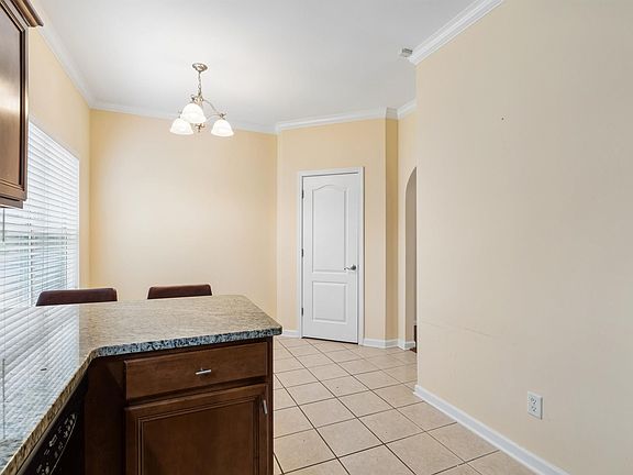 4th image of 303 High Ridge Ct