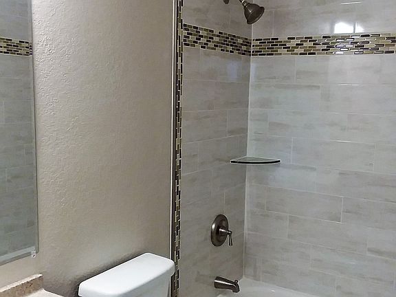 4th image of 4527 Oak Forest Ct