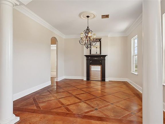 3rd image of 316 Riverwood Dr