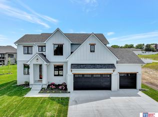 8811 Appaloosa Ln, Lincoln, NE 68520