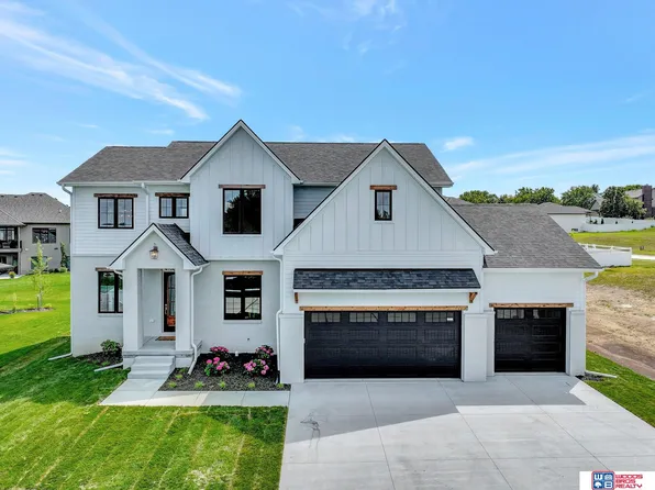 8811 Appaloosa Ln, Lincoln, NE 68520