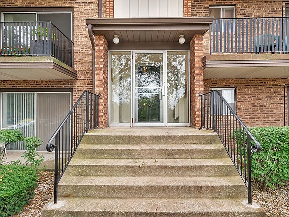 3rd image of 5221 James Ln APT 1510