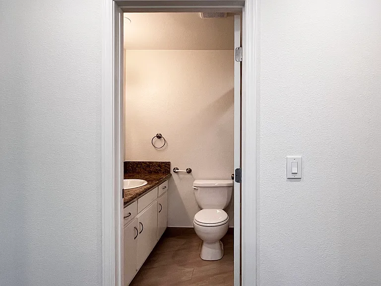 1350 N Cambridge St #14 — Photo 11