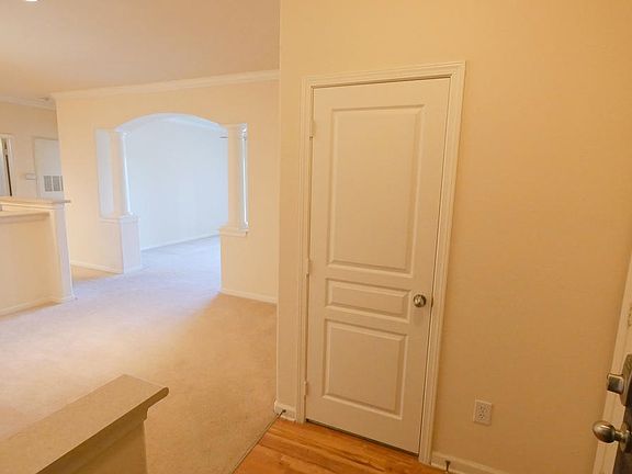 4th image of 8290 GATE Parkway #307