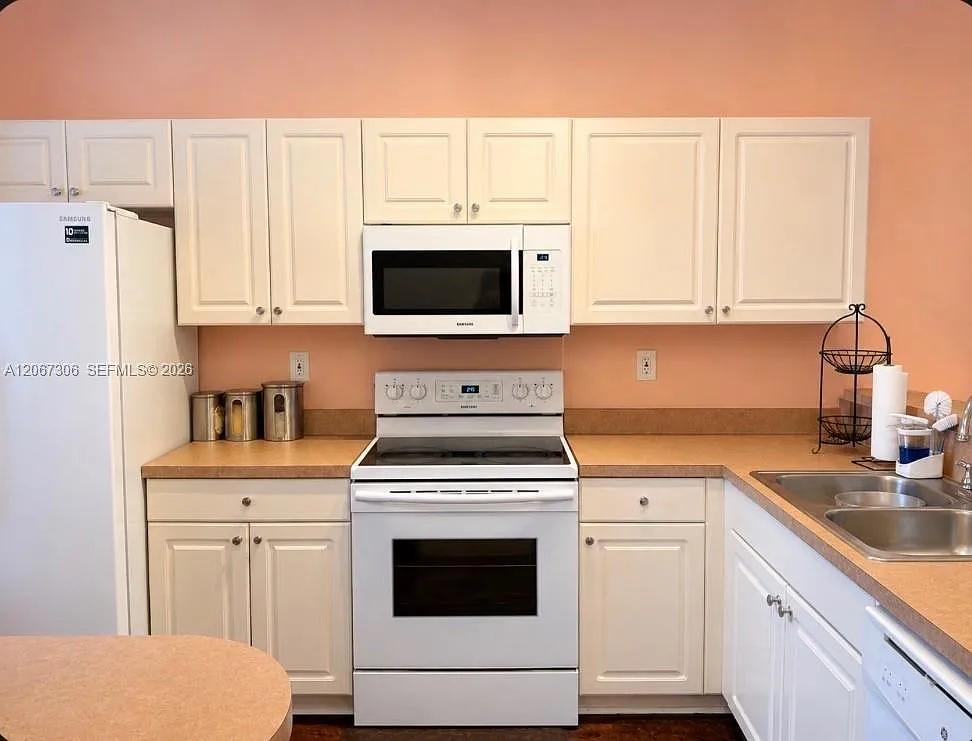 Solabella Condo — Photo 2