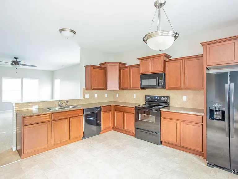 2301 Stonehaven Dr — Photo 4