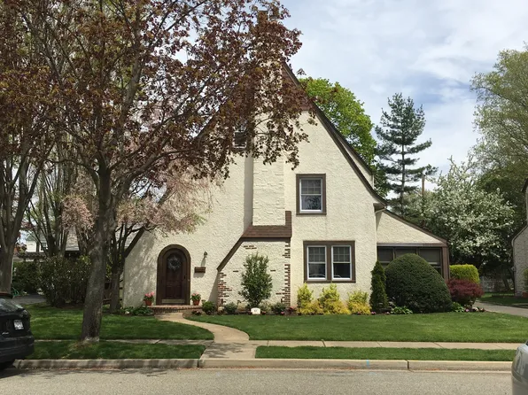 61 Stevens Ave, Hempstead, NY 11550