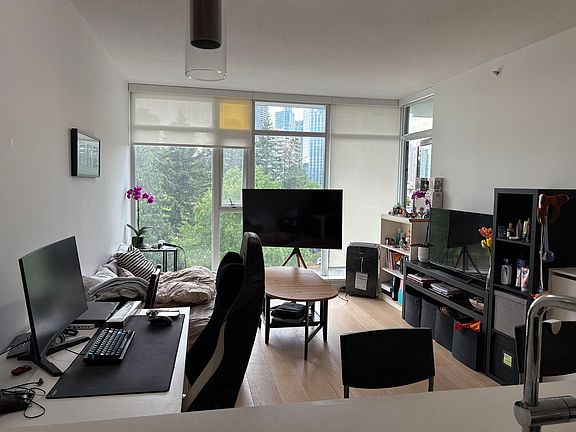4th image of 6588 Nelson Ave #807