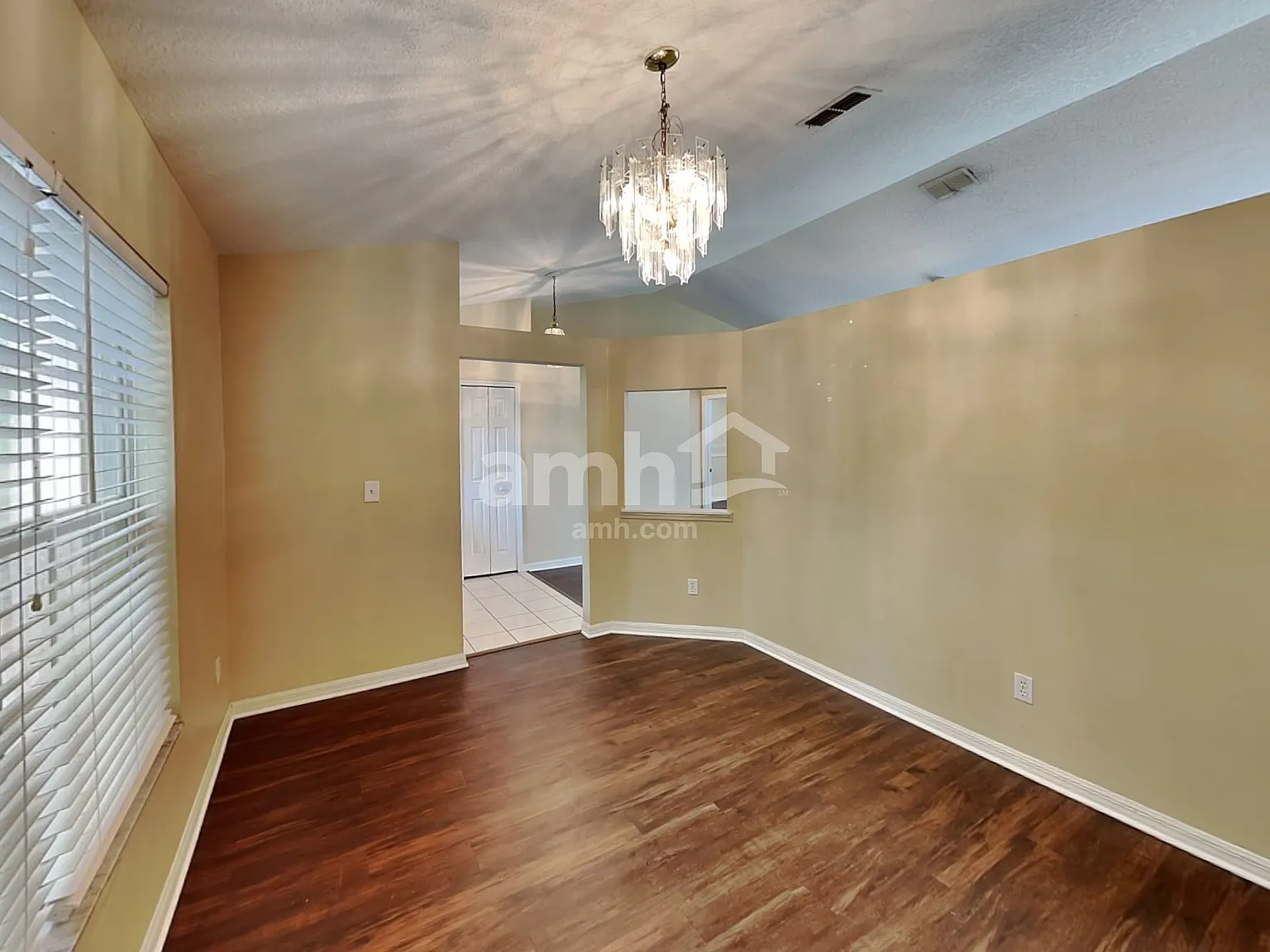 3 bed, 2.0 bath, 1620 sqft, $2,380 — Photo 4