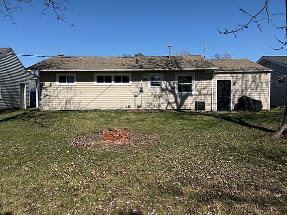 3rd image of 1021 Hemlock St