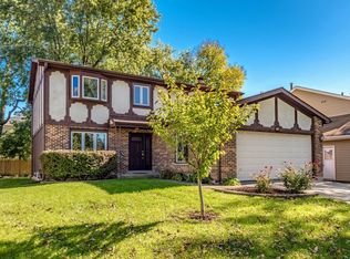 393 Pearson Cir, Naperville, IL 60563