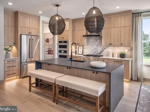 207 Polaris Dr, Spring City, PA 19475