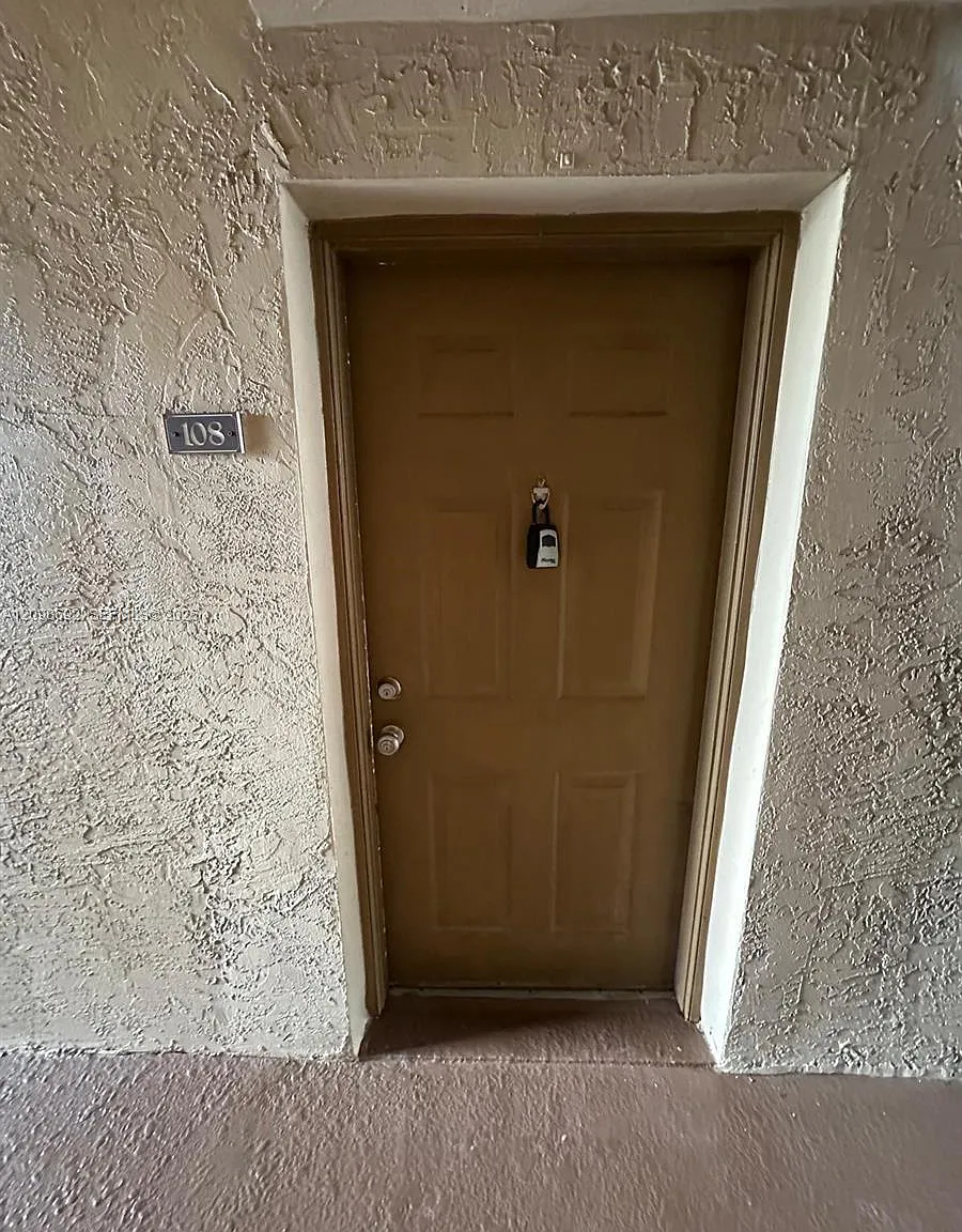 Marquesa Condo — Photo 2