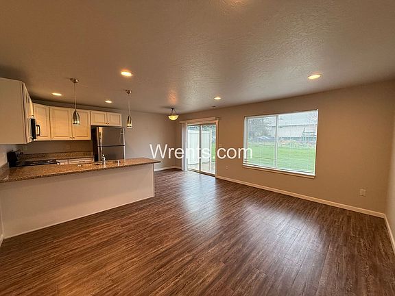 3rd image of 10317-10319 E Maxwell Ln