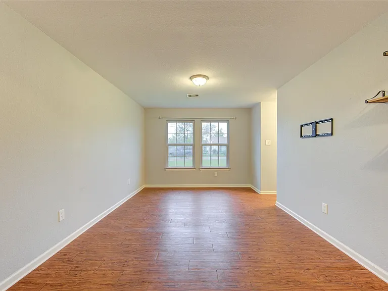 503 W Linney St — Photo 10