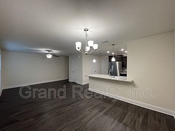 5th image of 4429 Village Oak Ln