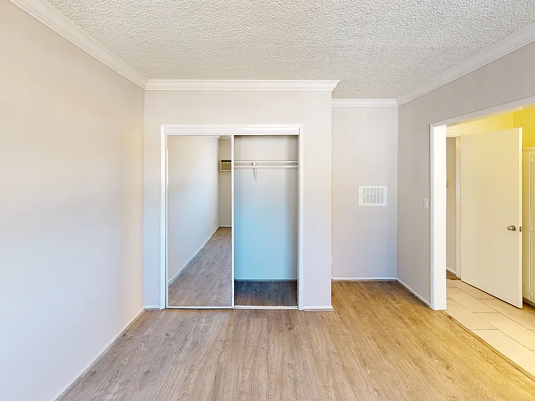 11921 Chandler Blvd — Photo 14