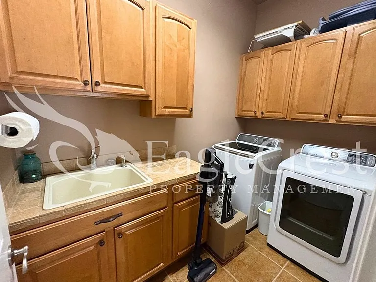 44 Vinehill Dr — Photo 34