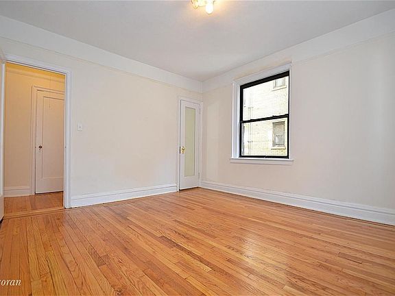 4th image of 2590 35th St APT 3L
