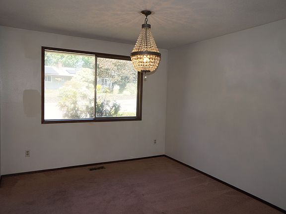 5th image of 6404 SE Furnberg St