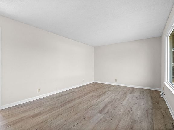 5th image of 411 Dale Ter