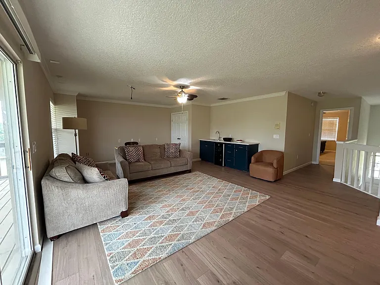 209 Strathmore Cir — Photo 34