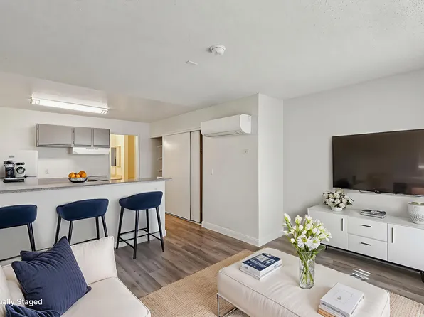 Village Square, 5025 Nellis Oasis Ln, Las Vegas, NV 89115