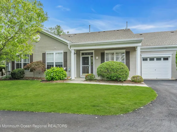 14 Autumntide Drive, Lakewood, NJ 08701