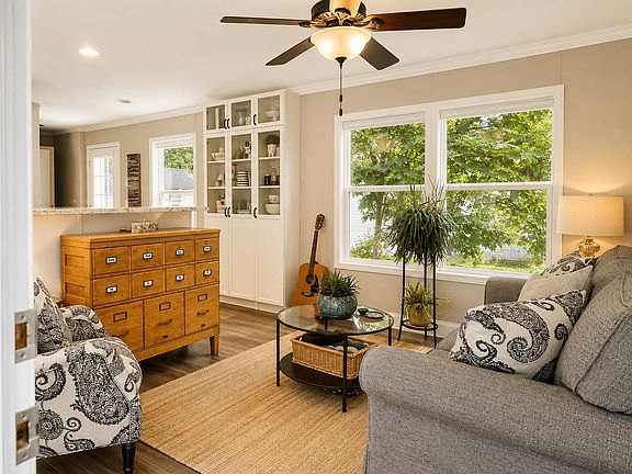 4th image of 21 Parker Avenue