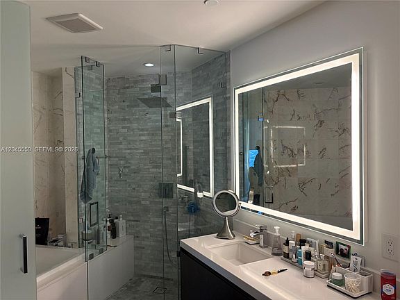 3rd image of 851 NE 1st Ave #3706