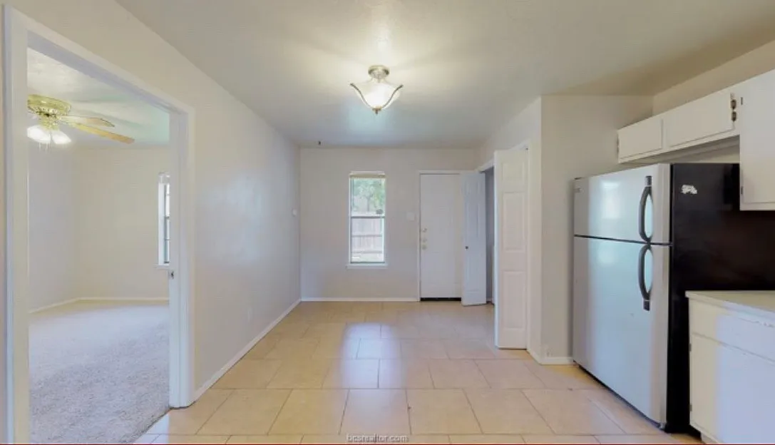 2 bed, 1.5 bath, 935 sqft, $899 — Photo 4