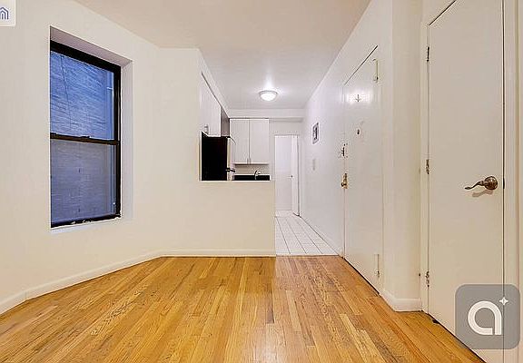3rd image of 220 E 85th St APT 3e