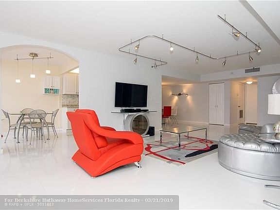 4th image of 18181 NE 31st Ct APT 2609