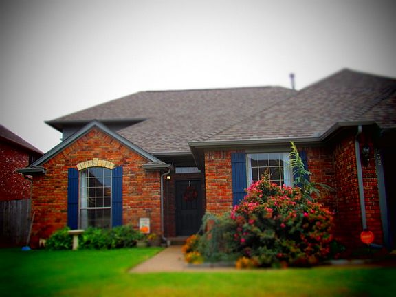 2nd image of 932 Preston Park Dr