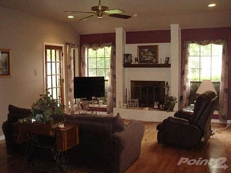 3rd image of 1321 Lampasas Dr