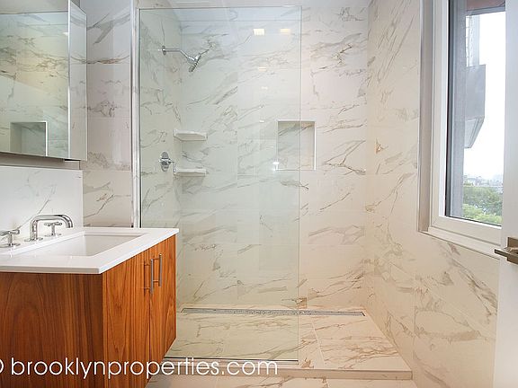 5th image of 544 Manhattan Ave #6A