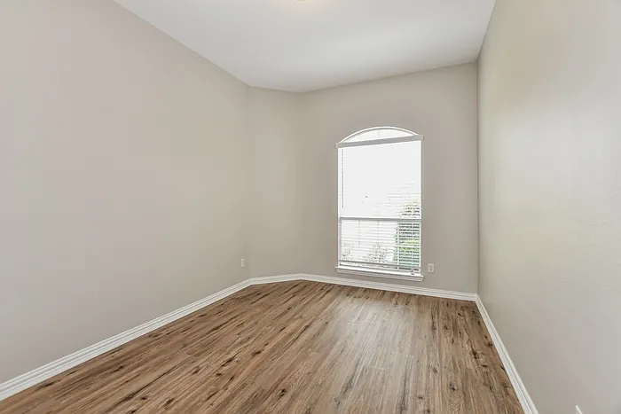 610 Fox Glen Dr — Photo 12